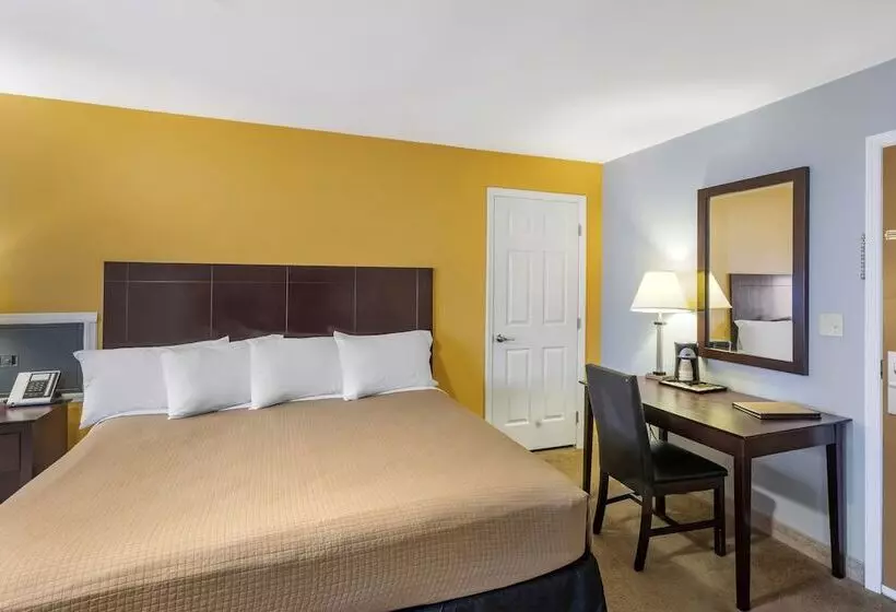 Отель The Riverstone Inn