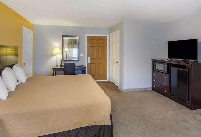 Отель The Riverstone Inn