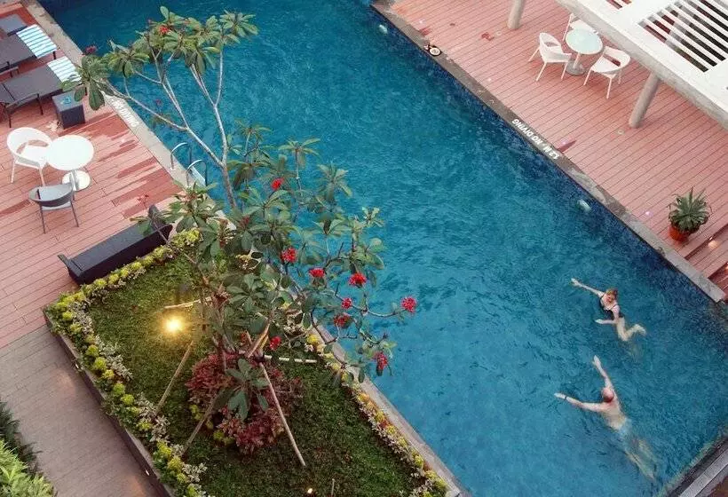 Ra Premiere Simatupang