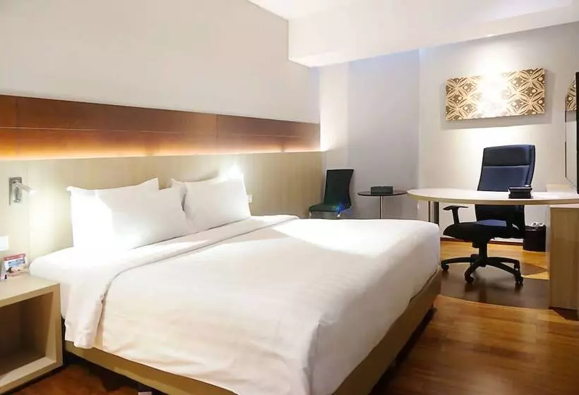 Ra Premiere Simatupang