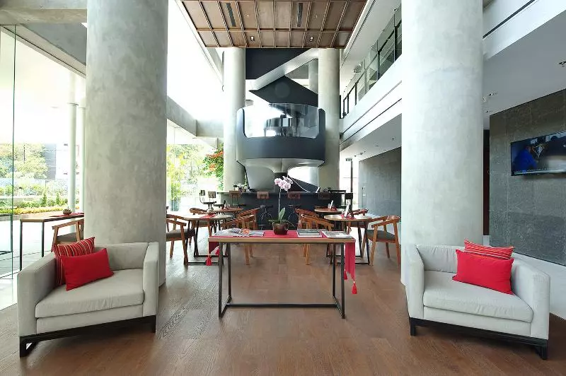 Ra Premiere Simatupang