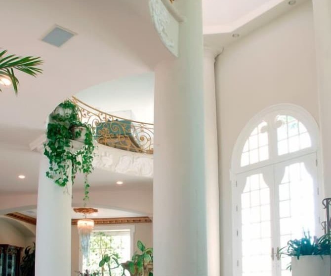 The Stradella Court Mansion