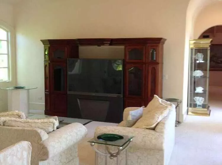 The Stradella Court Mansion