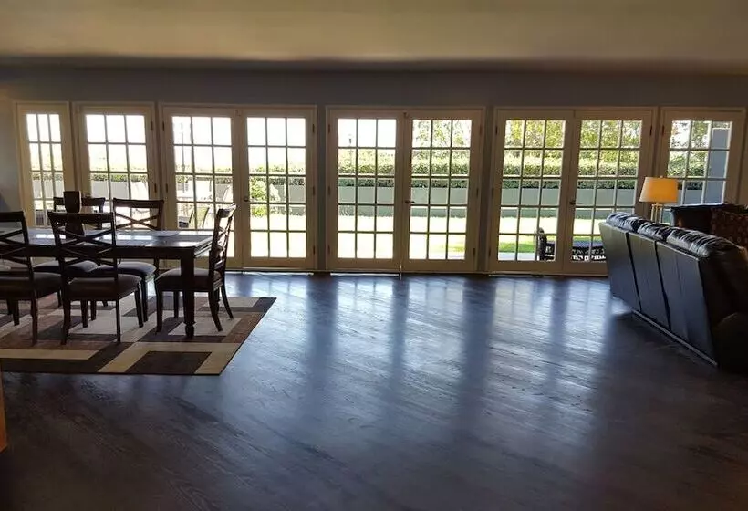 4 Bedroom Celebrity House With Pool & City View