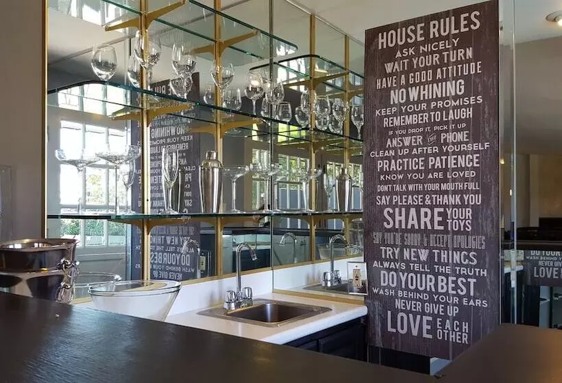 4 Bedroom Celebrity House With Pool & City View