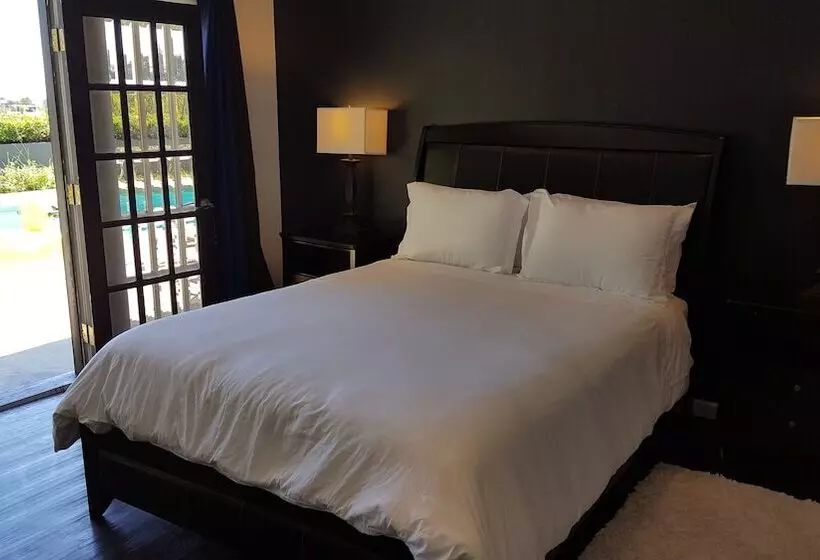 4 Bedroom Celebrity House With Pool & City View