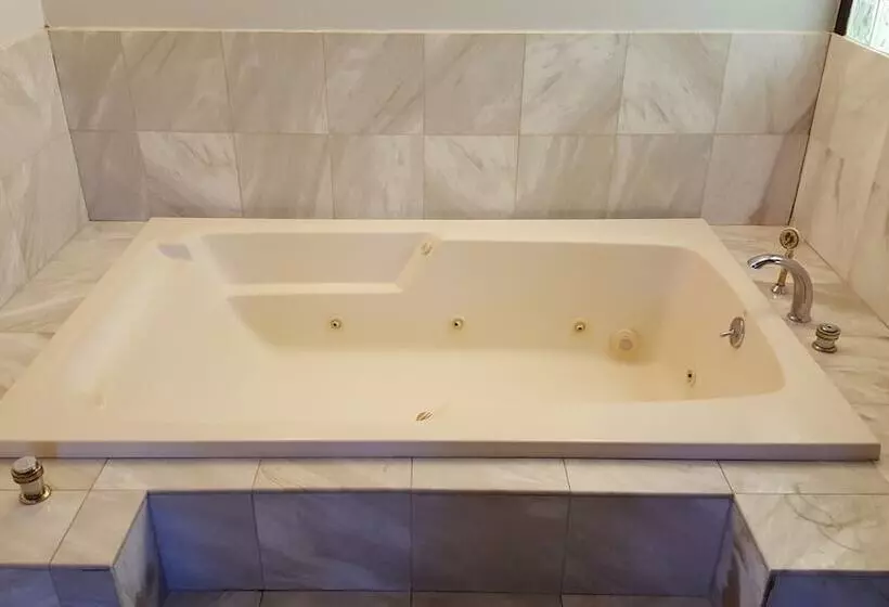 4 Bedroom Celebrity House With Pool & City View