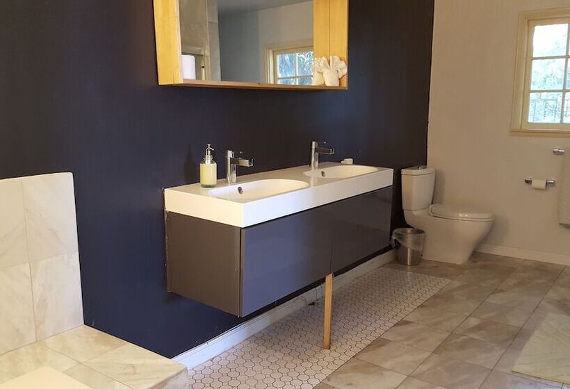 4 Bedroom Celebrity House With Pool & City View