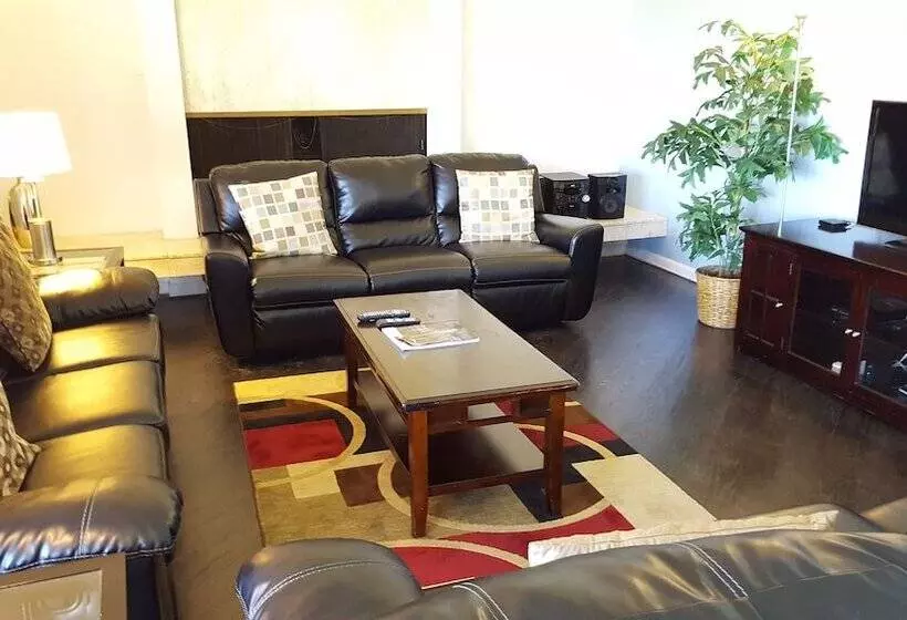 4 Bedroom Celebrity House With Pool & City View