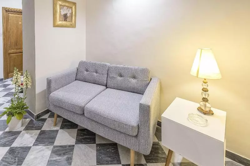 تختخواب و صبحانه Little Queen Relais