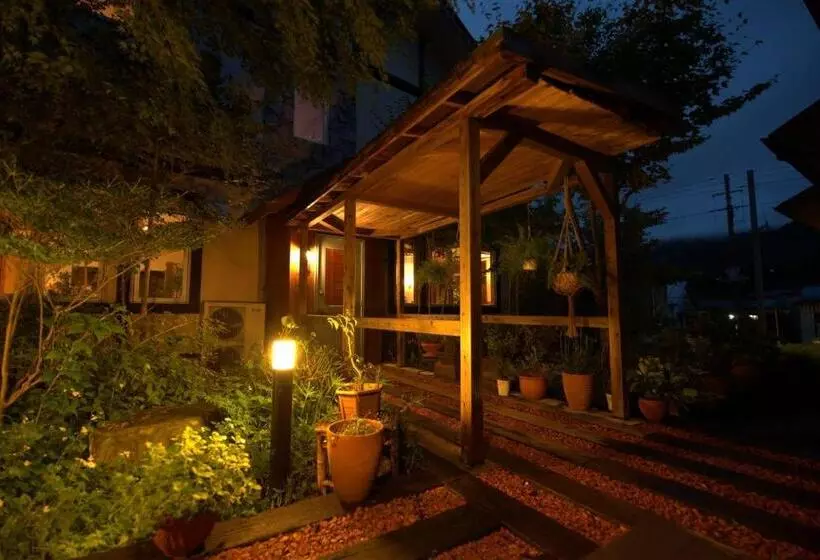 تختخواب و صبحانه Nikko Akarinoyado Villa Revage