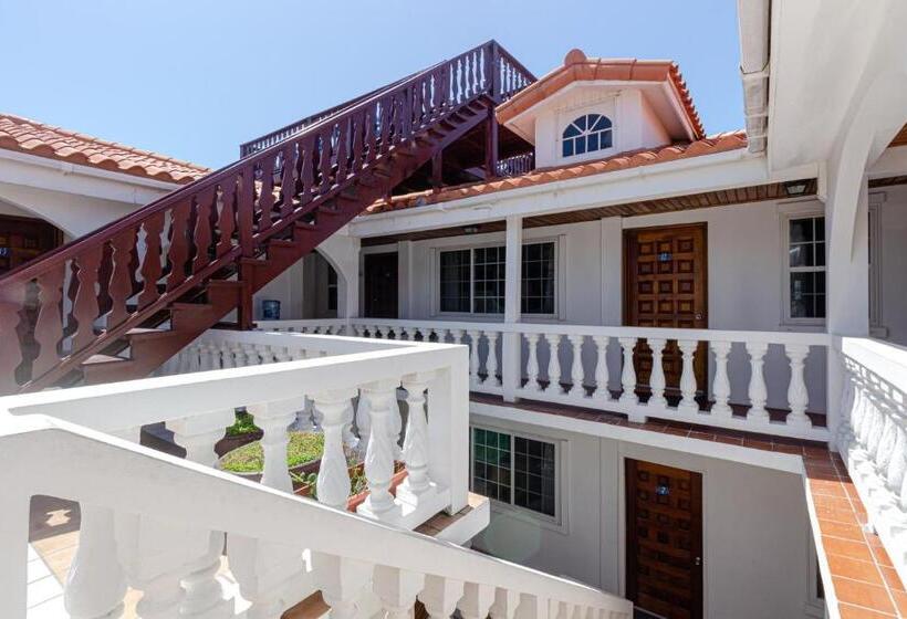 هتل Blue Tang Inn