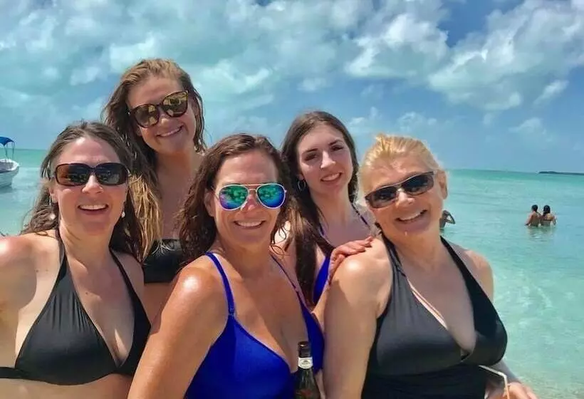 هتل Blue Tang Inn