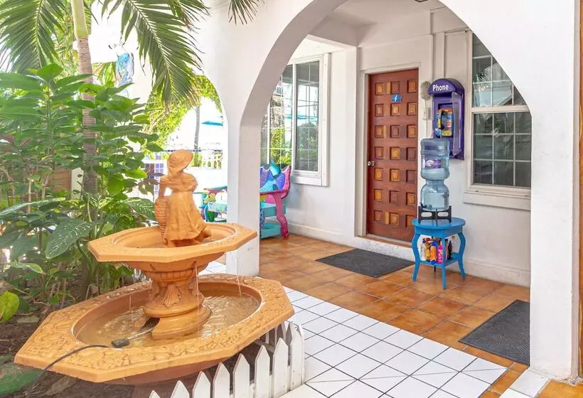 هتل Blue Tang Inn