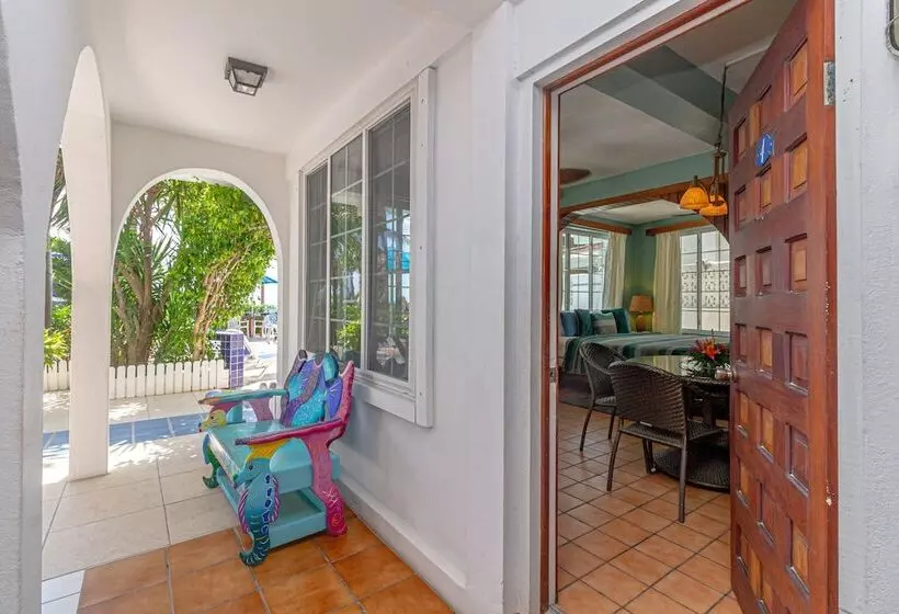 هتل Blue Tang Inn