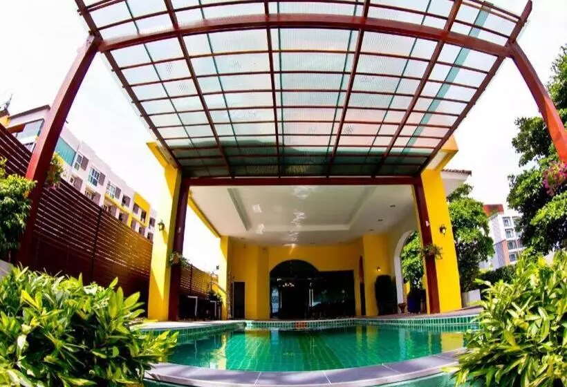 هتل Coasta Bangsaen