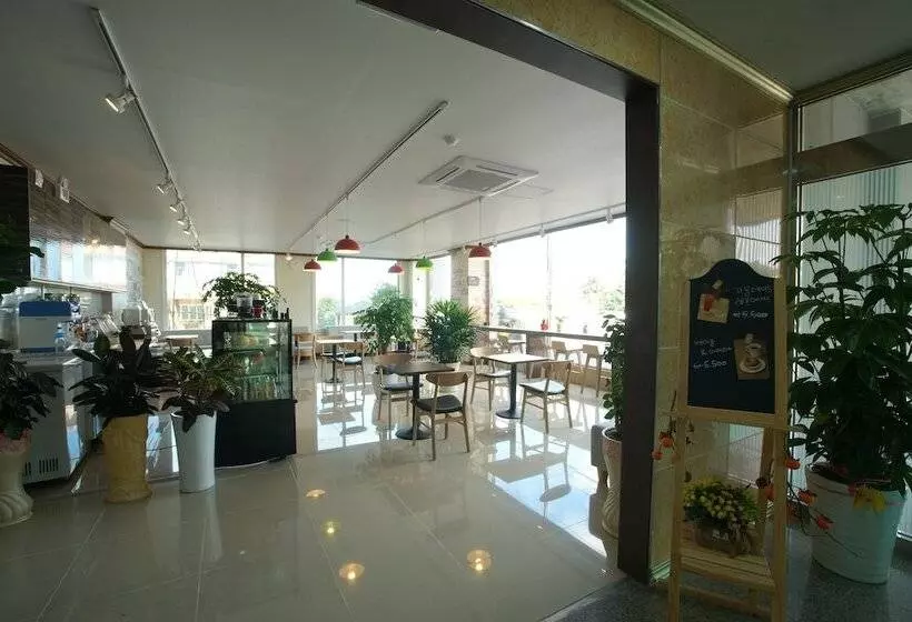 هتل Seongsan Aqua Beach