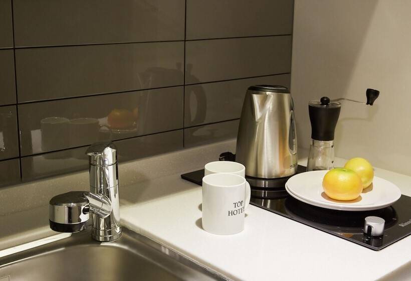 Top Hotel & Residence