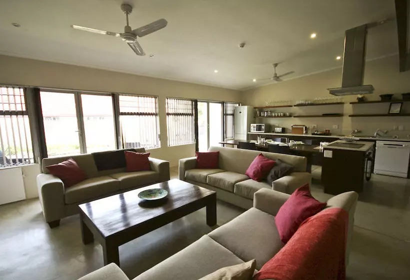 مبيت وإفطار Innzululand Guest Lodge