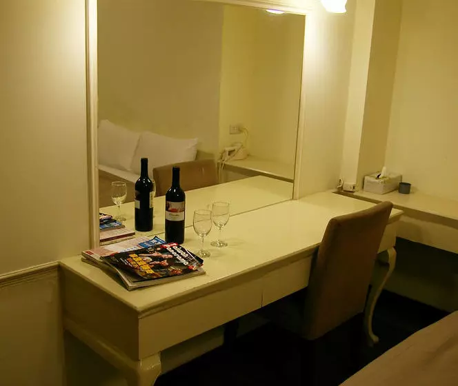 هتل Happy Business