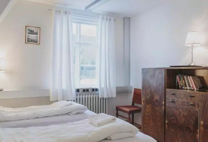 هتل Heradsskolinn Historic Guesthouse