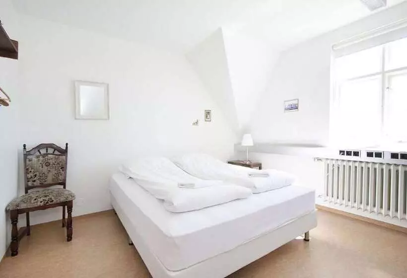 هتل Heradsskolinn Historic Guesthouse
