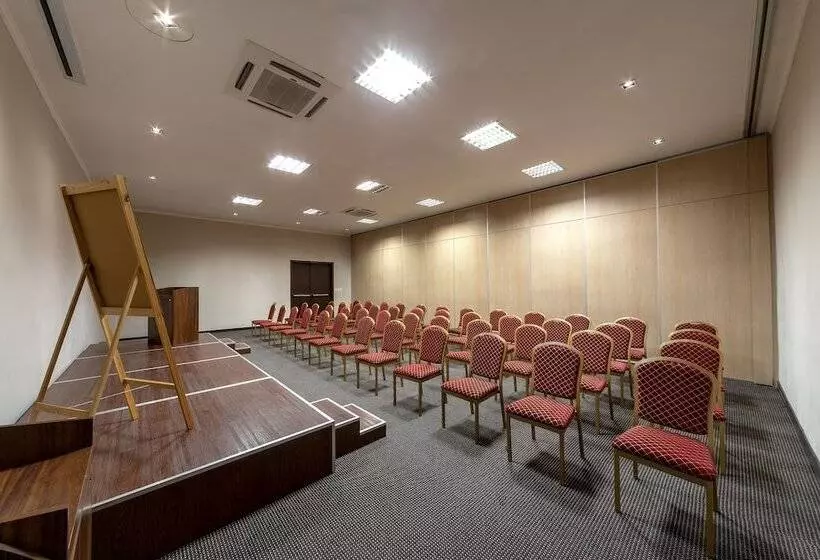 Отель Laghetto Villa Moura