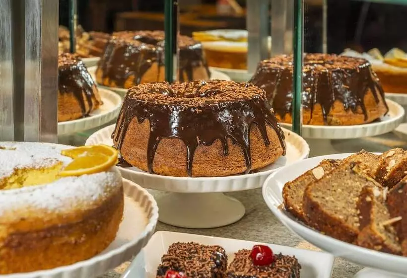 Отель Laghetto Villa Moura