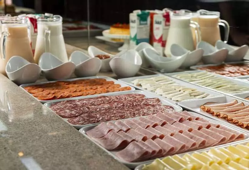 Отель Laghetto Villa Moura