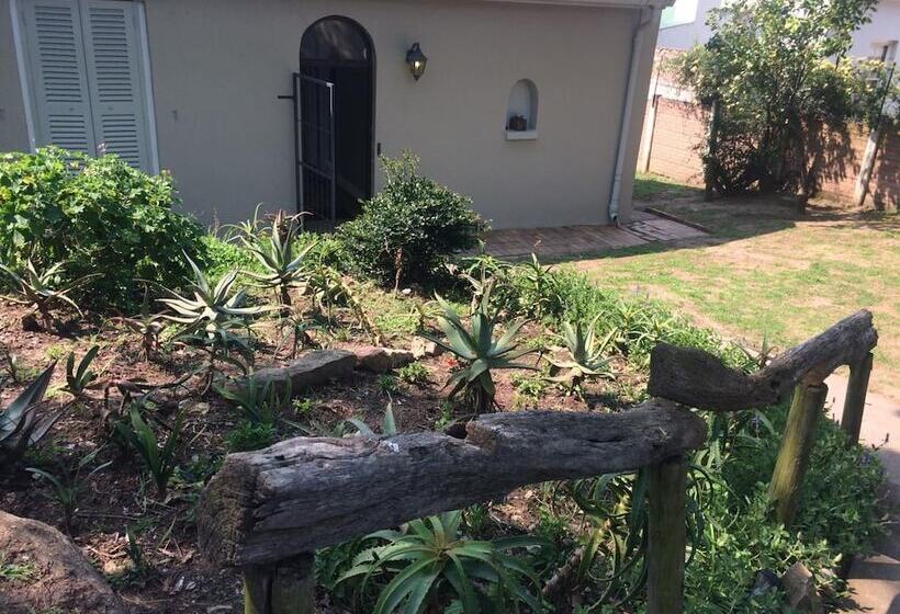 פנסיון 30 On Oatlands Road