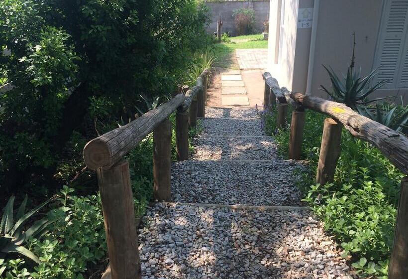 פנסיון 30 On Oatlands Road