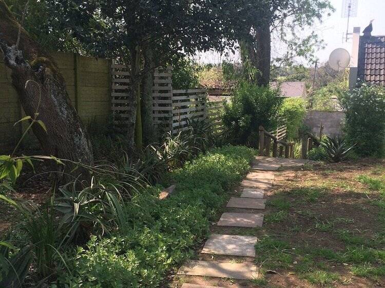 פנסיון 30 On Oatlands Road