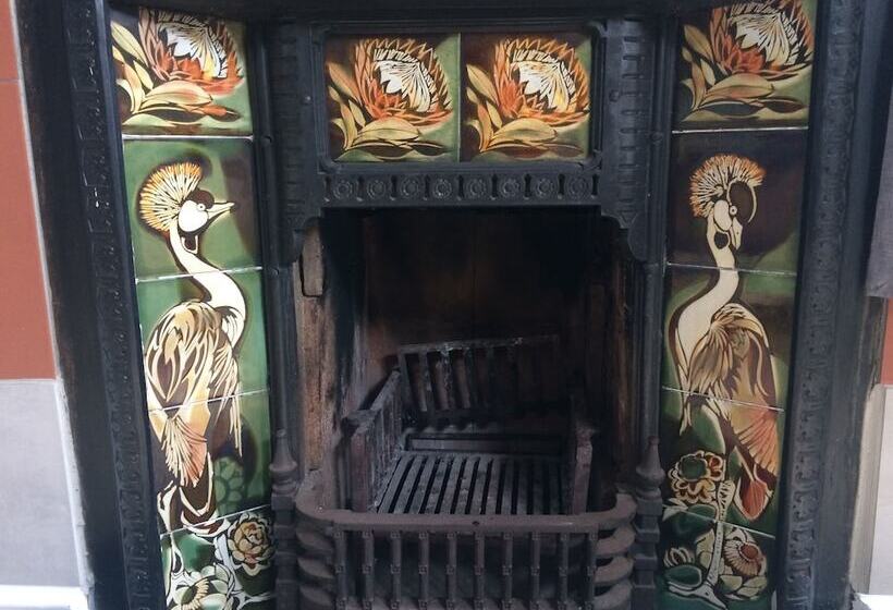 פנסיון 30 On Oatlands Road