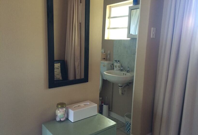 פנסיון 30 On Oatlands Road