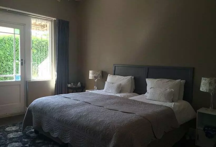 Pensjonat 30 On Oatlands Road