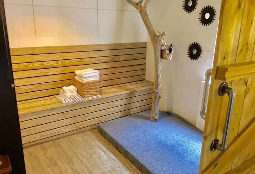 پانسیون Aitabi Hostel