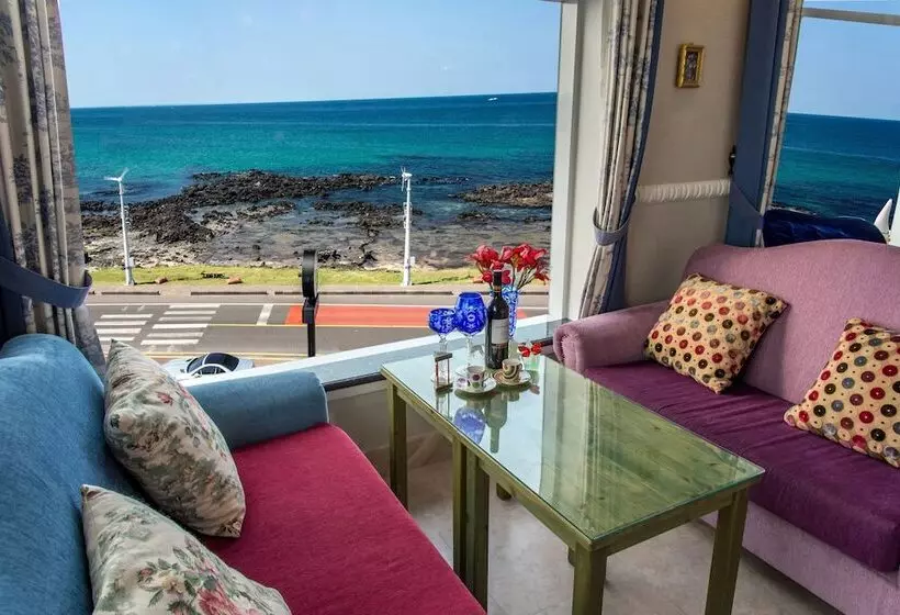 ペンション Whitehouse