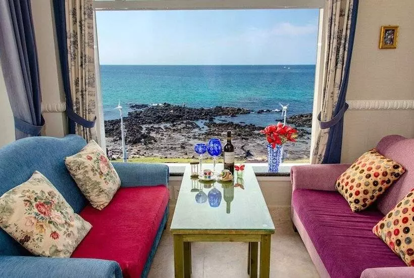 ペンション Whitehouse