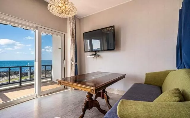 ペンション Whitehouse