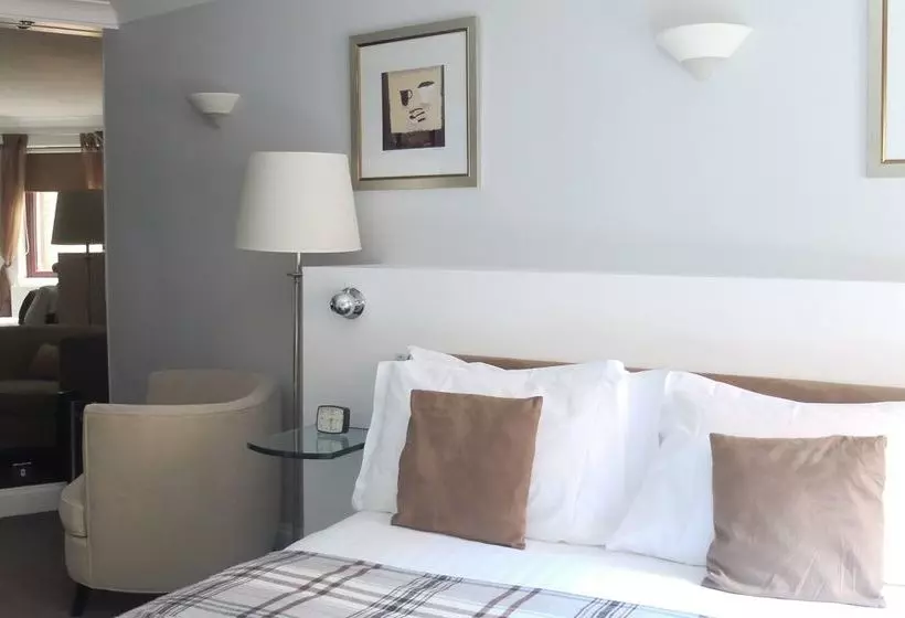 Basil Street Apartments