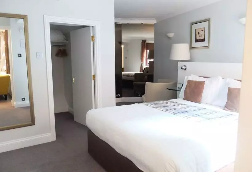 Basil Street Apartments