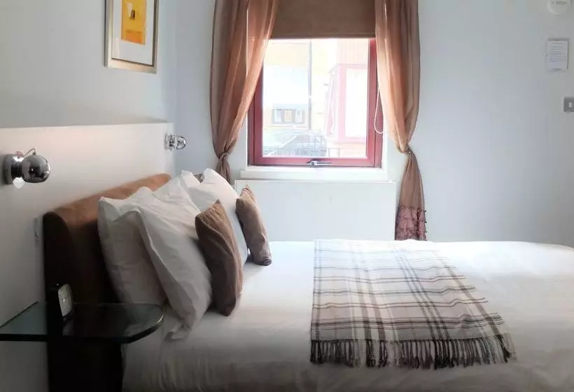 Basil Street Apartments