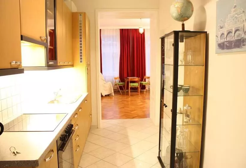 Homelike City Apartment