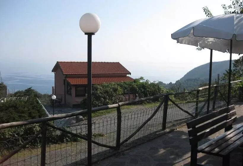 هتل Agriturismo L'ulivo E Il Mare