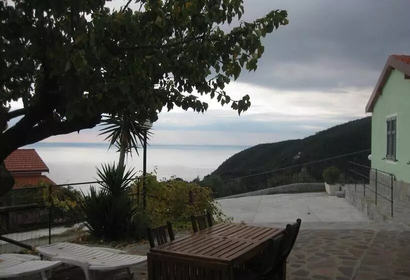 هتل Agriturismo L'ulivo E Il Mare