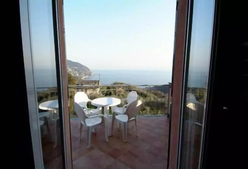 هتل Agriturismo L'ulivo E Il Mare