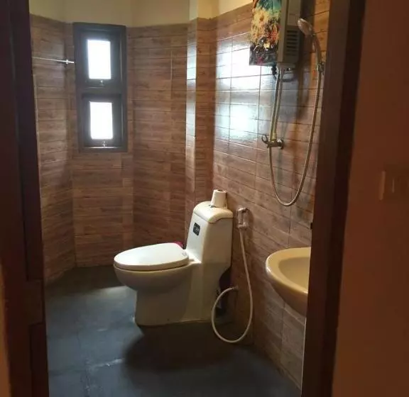 Otel Aow Leuk Grand Hill