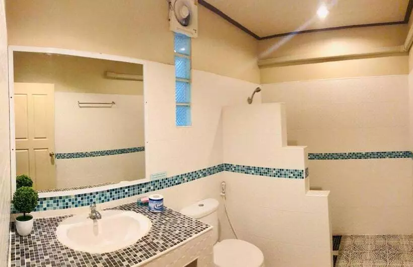 Hotel Haad Khuad Resort