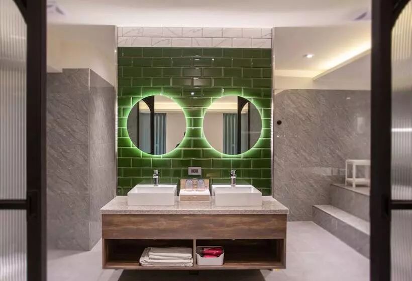 Lilai Travel   Lilia Motel