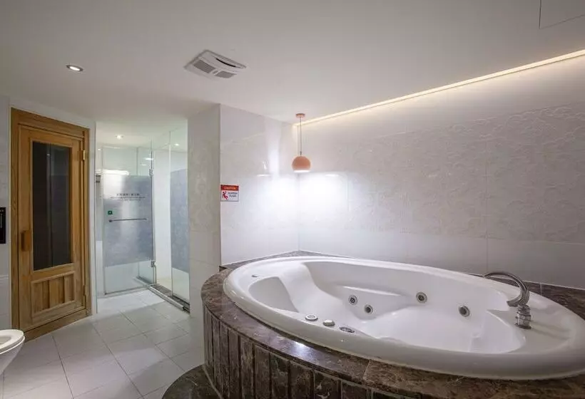 Lilai Travel   Lilia Motel